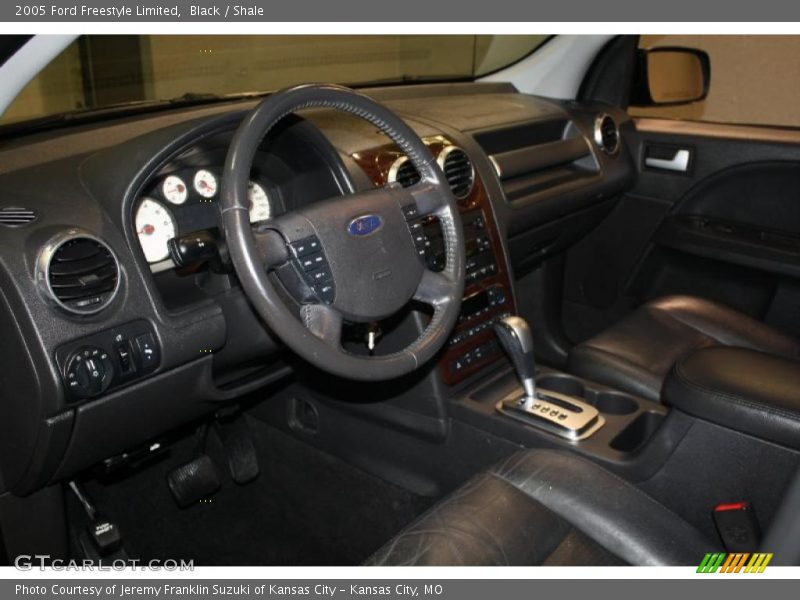 Shale Interior - 2005 Freestyle Limited 