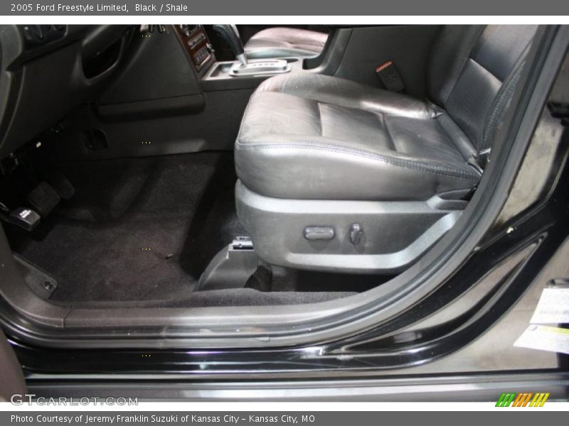 Black / Shale 2005 Ford Freestyle Limited