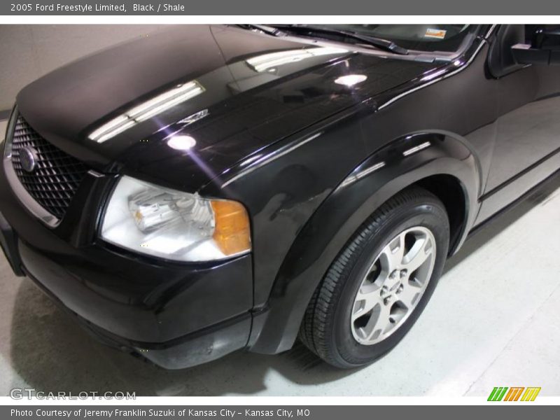 Black / Shale 2005 Ford Freestyle Limited