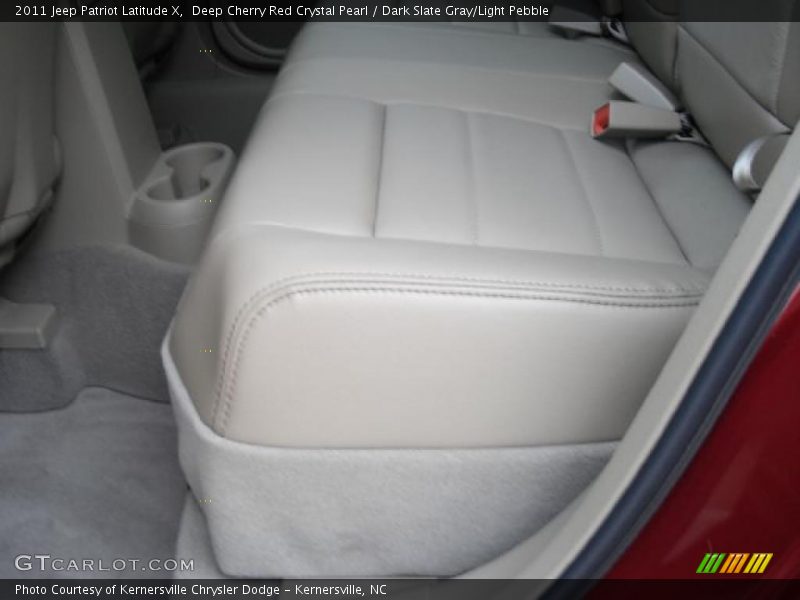  2011 Patriot Latitude X Dark Slate Gray/Light Pebble Interior