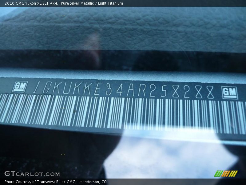 Pure Silver Metallic / Light Titanium 2010 GMC Yukon XL SLT 4x4
