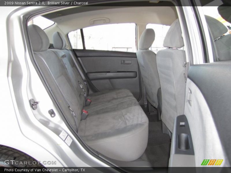 Brilliant Silver / Charcoal 2009 Nissan Sentra 2.0