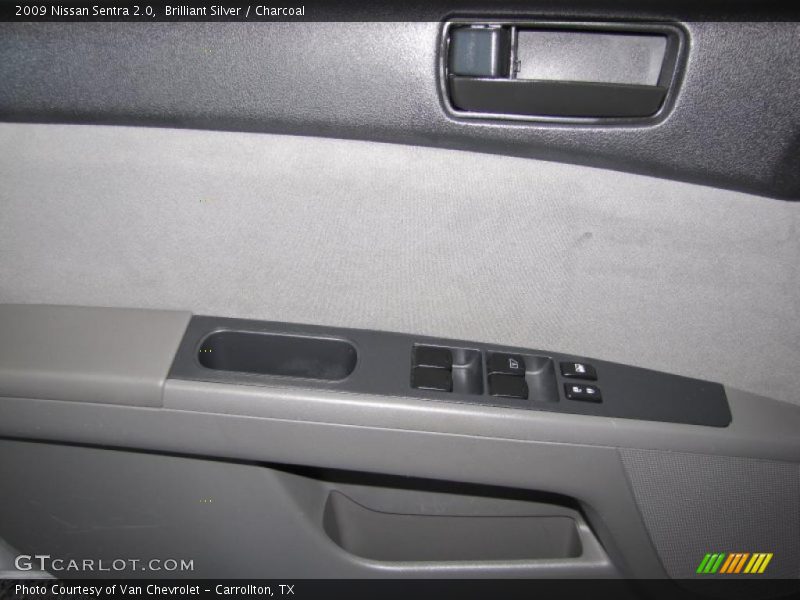Brilliant Silver / Charcoal 2009 Nissan Sentra 2.0