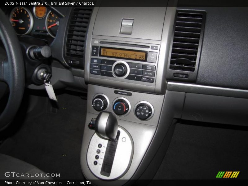 Brilliant Silver / Charcoal 2009 Nissan Sentra 2.0
