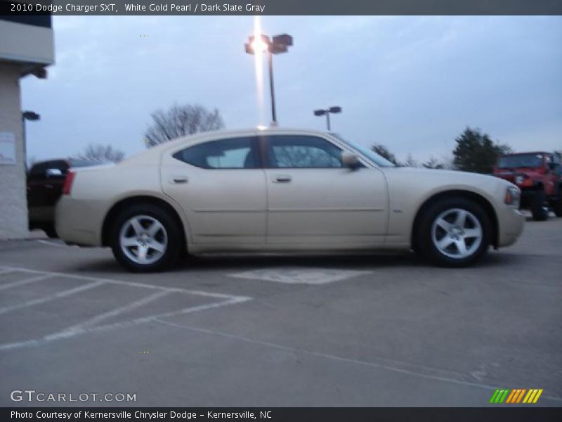 White Gold Pearl / Dark Slate Gray 2010 Dodge Charger SXT