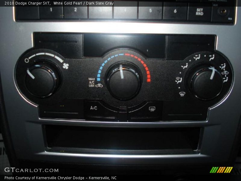White Gold Pearl / Dark Slate Gray 2010 Dodge Charger SXT