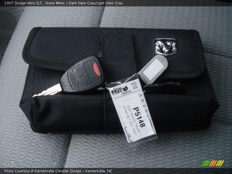 Stone White / Dark Slate Gray/Light Slate Gray 2007 Dodge Nitro SLT