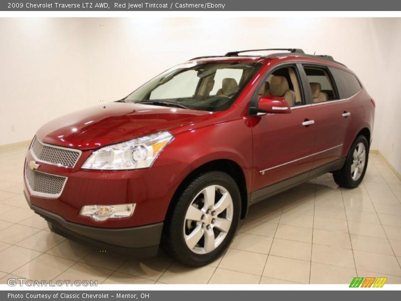 Front 3/4 View of 2009 Traverse LTZ AWD