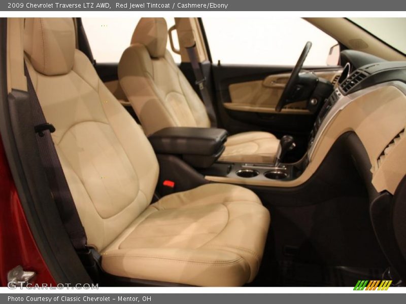  2009 Traverse LTZ AWD Cashmere/Ebony Interior