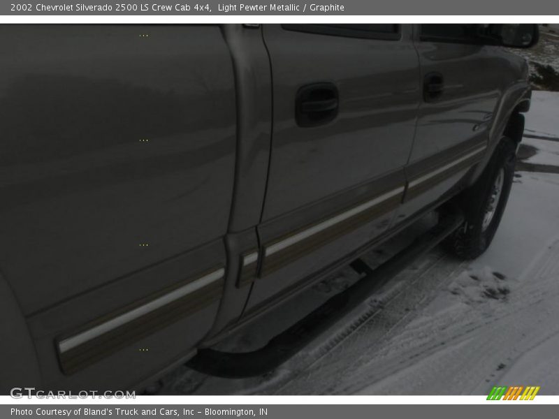 Light Pewter Metallic / Graphite 2002 Chevrolet Silverado 2500 LS Crew Cab 4x4
