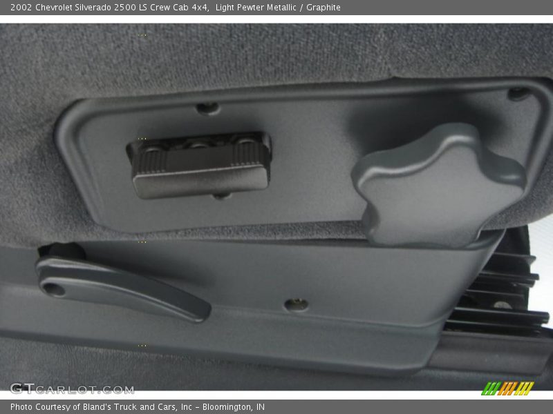 Light Pewter Metallic / Graphite 2002 Chevrolet Silverado 2500 LS Crew Cab 4x4