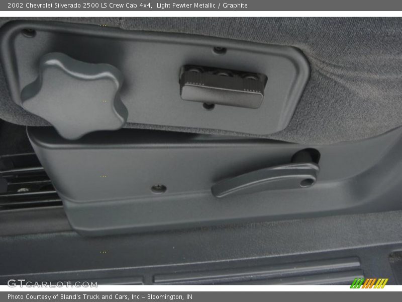 Light Pewter Metallic / Graphite 2002 Chevrolet Silverado 2500 LS Crew Cab 4x4