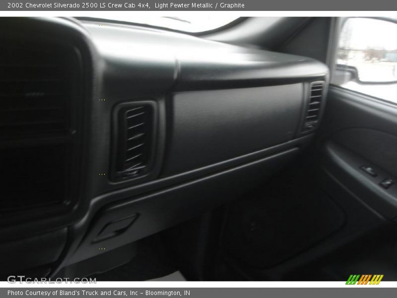 Light Pewter Metallic / Graphite 2002 Chevrolet Silverado 2500 LS Crew Cab 4x4