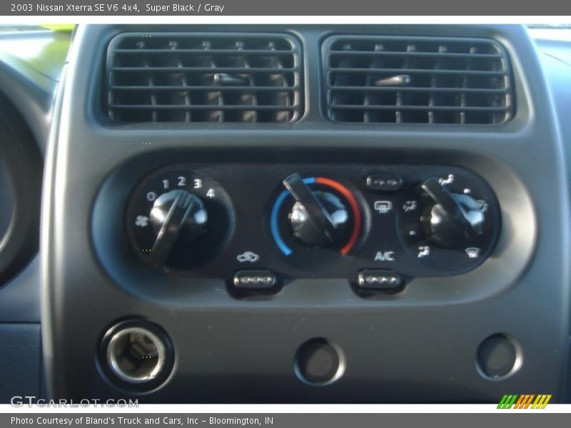 Super Black / Gray 2003 Nissan Xterra SE V6 4x4