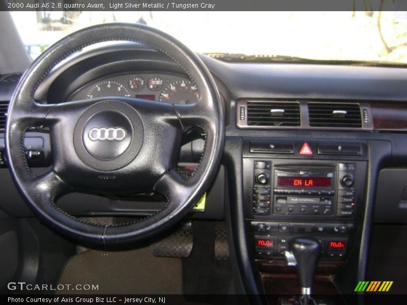 Dashboard of 2000 A6 2.8 quattro Avant