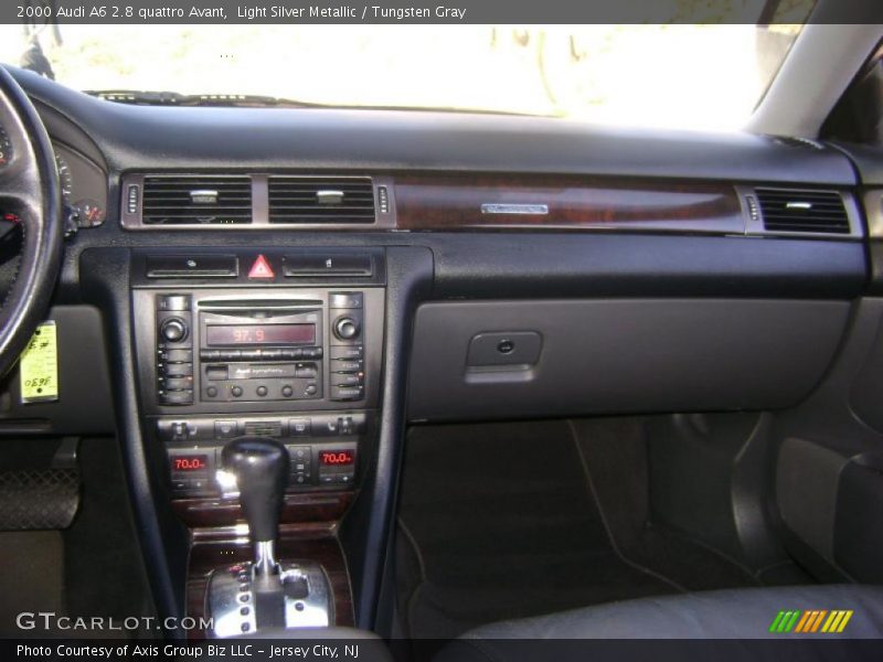 Controls of 2000 A6 2.8 quattro Avant