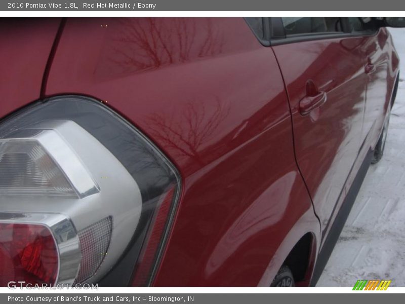 Red Hot Metallic / Ebony 2010 Pontiac Vibe 1.8L