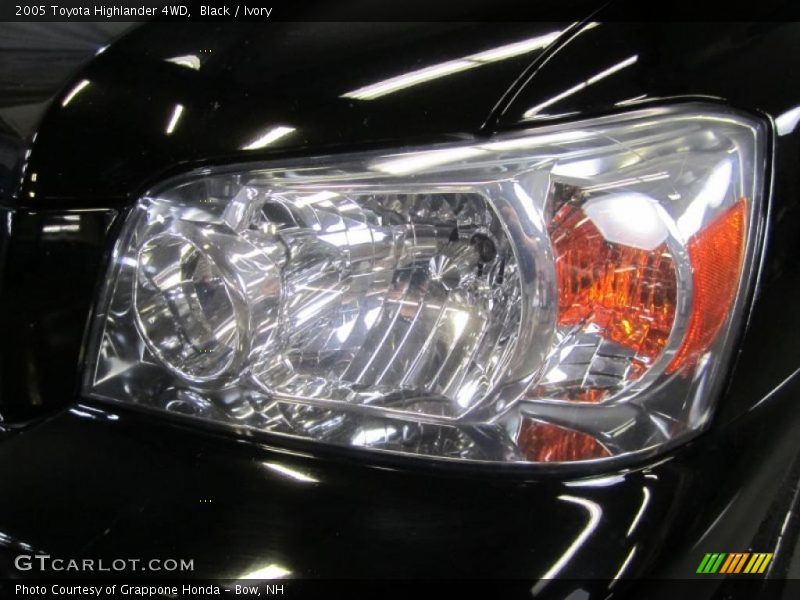 Black / Ivory 2005 Toyota Highlander 4WD