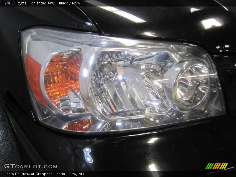 Black / Ivory 2005 Toyota Highlander 4WD