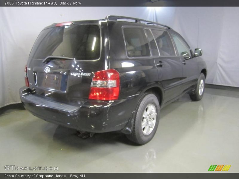 Black / Ivory 2005 Toyota Highlander 4WD
