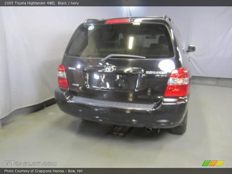 Black / Ivory 2005 Toyota Highlander 4WD