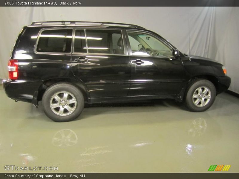 Black / Ivory 2005 Toyota Highlander 4WD