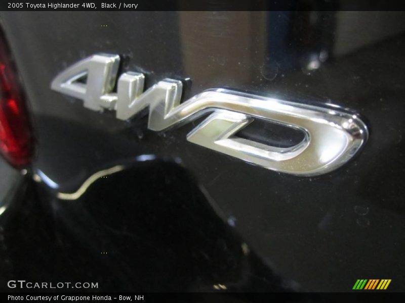 Black / Ivory 2005 Toyota Highlander 4WD
