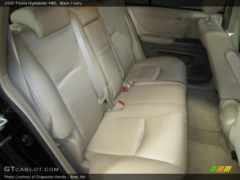 Black / Ivory 2005 Toyota Highlander 4WD