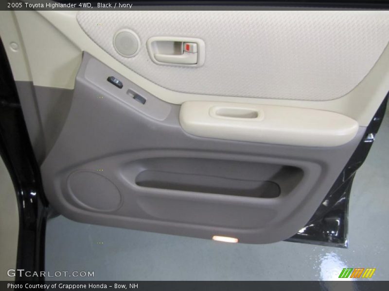 Black / Ivory 2005 Toyota Highlander 4WD