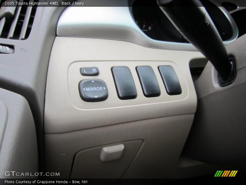 Black / Ivory 2005 Toyota Highlander 4WD