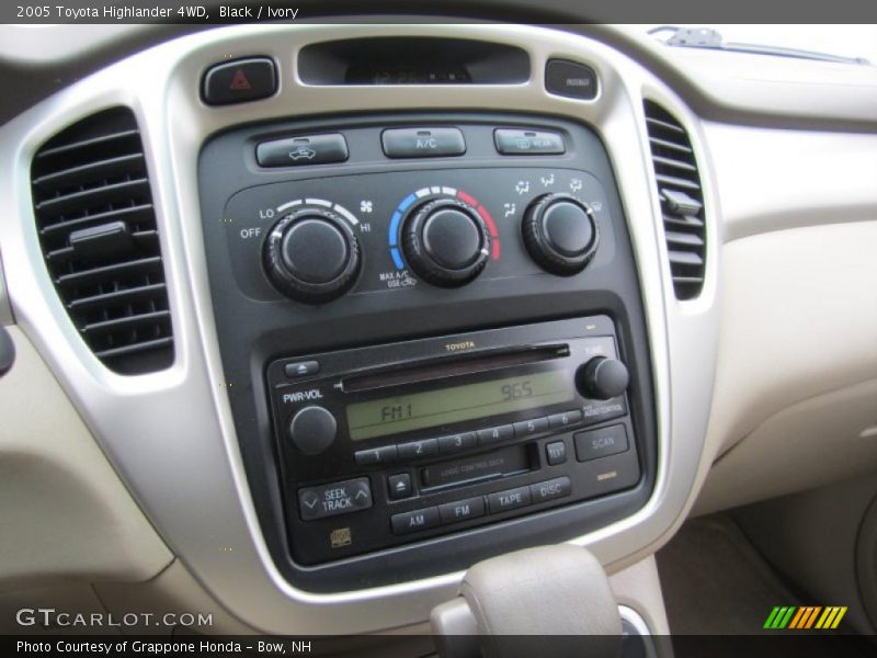 Black / Ivory 2005 Toyota Highlander 4WD