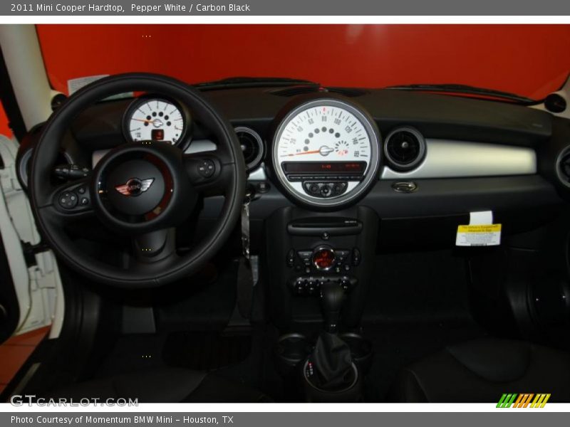 Pepper White / Carbon Black 2011 Mini Cooper Hardtop
