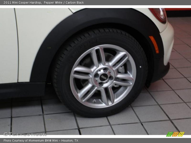 Pepper White / Carbon Black 2011 Mini Cooper Hardtop