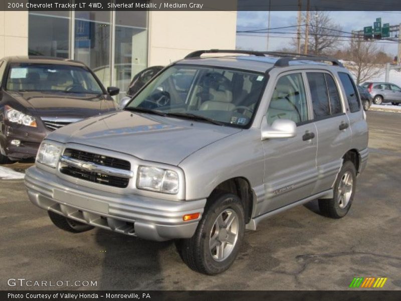 Silverleaf Metallic / Medium Gray 2004 Chevrolet Tracker LT 4WD