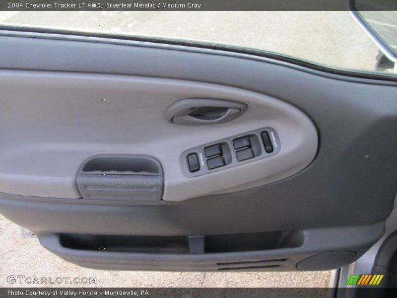 Silverleaf Metallic / Medium Gray 2004 Chevrolet Tracker LT 4WD