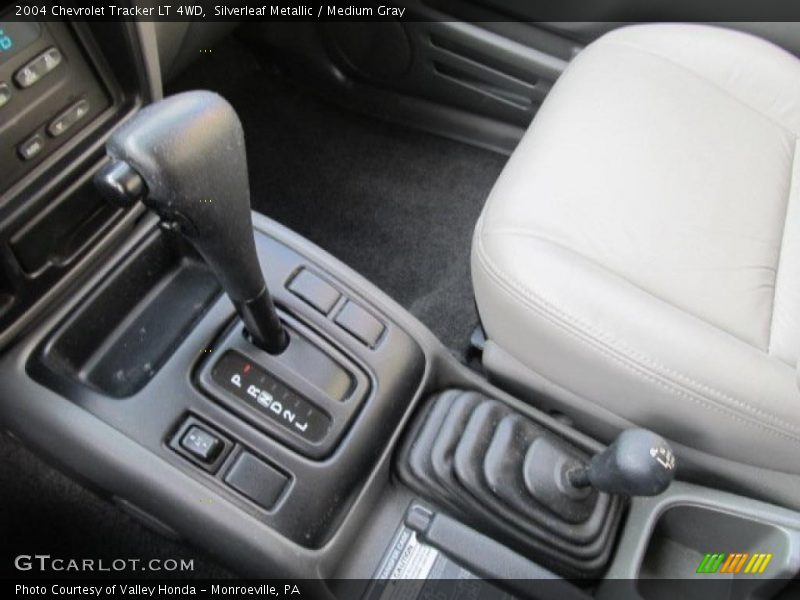 Silverleaf Metallic / Medium Gray 2004 Chevrolet Tracker LT 4WD