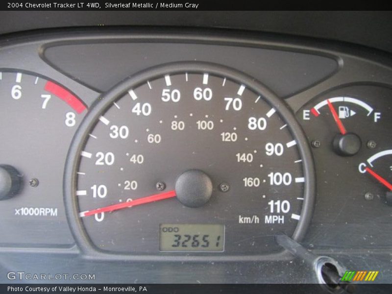 Silverleaf Metallic / Medium Gray 2004 Chevrolet Tracker LT 4WD