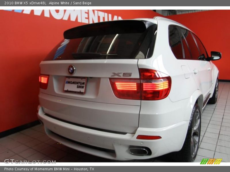 Alpine White / Sand Beige 2010 BMW X5 xDrive48i