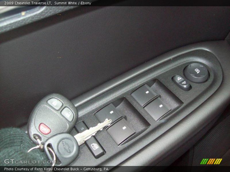 Summit White / Ebony 2009 Chevrolet Traverse LT