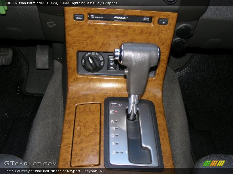 Silver Lightning Metallic / Graphite 2006 Nissan Pathfinder LE 4x4