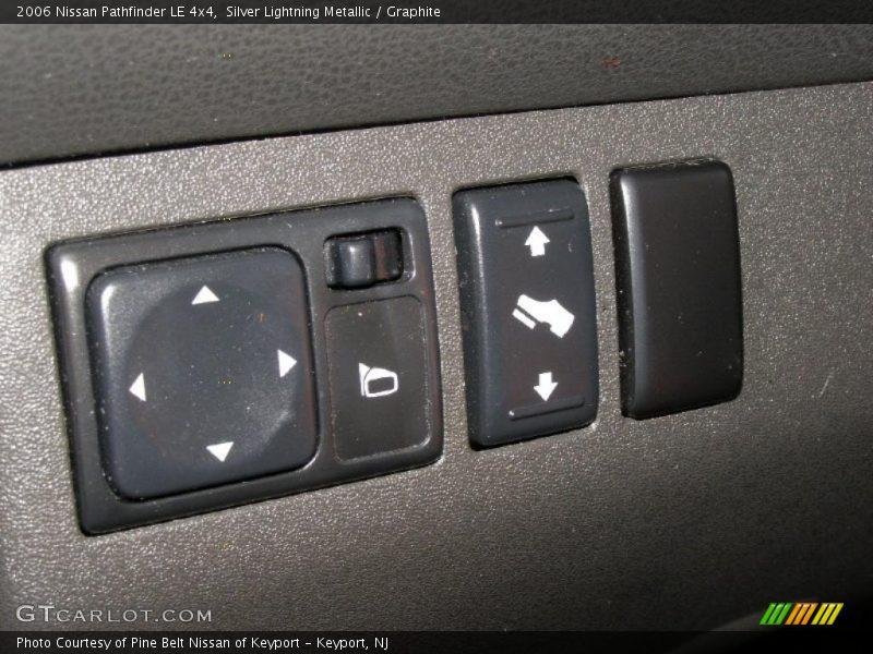 Silver Lightning Metallic / Graphite 2006 Nissan Pathfinder LE 4x4