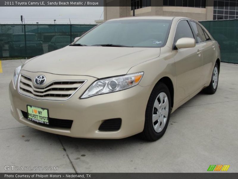 Front 3/4 View of 2011 Camry LE