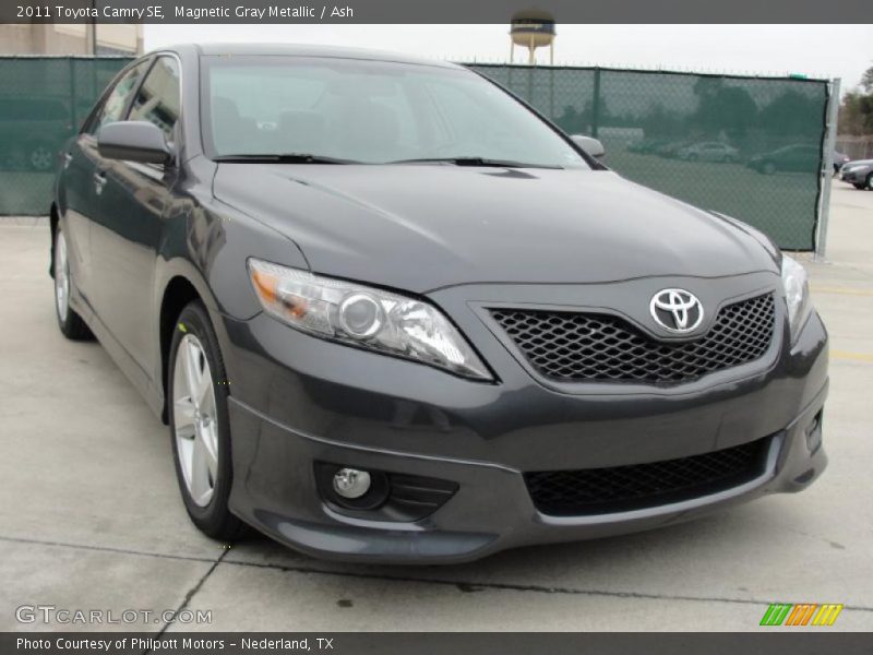  2011 Camry SE Magnetic Gray Metallic