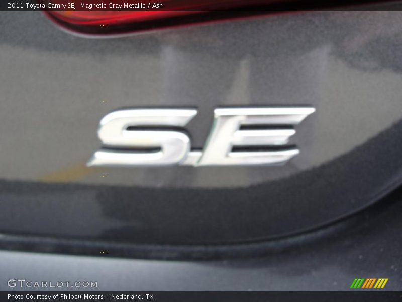 Magnetic Gray Metallic / Ash 2011 Toyota Camry SE