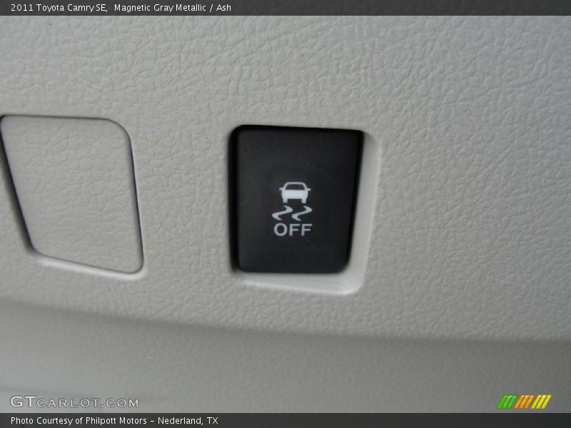 Magnetic Gray Metallic / Ash 2011 Toyota Camry SE