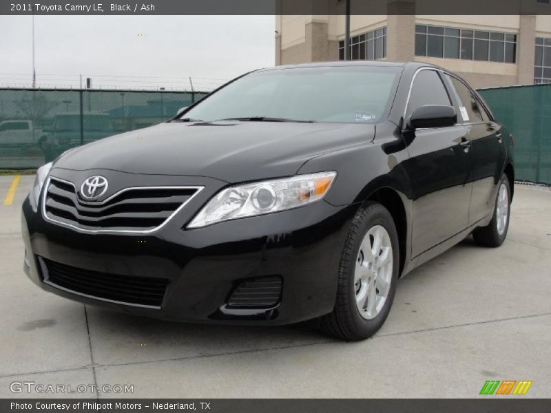 Front 3/4 View of 2011 Camry LE