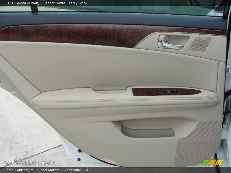 Door Panel of 2011 Avalon 