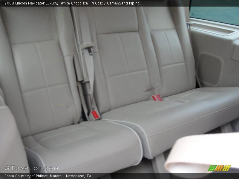  2008 Navigator Luxury Camel/Sand Piping Interior