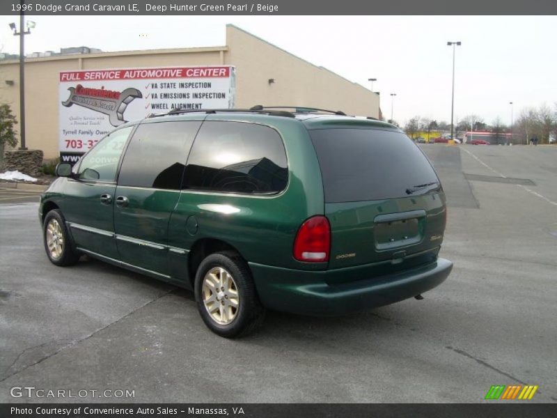 Deep Hunter Green Pearl / Beige 1996 Dodge Grand Caravan LE