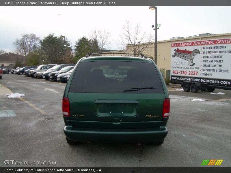 Deep Hunter Green Pearl / Beige 1996 Dodge Grand Caravan LE